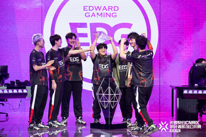 EDG3比0战胜对手RA，达成三冠成就。 图/无畏契约赛事