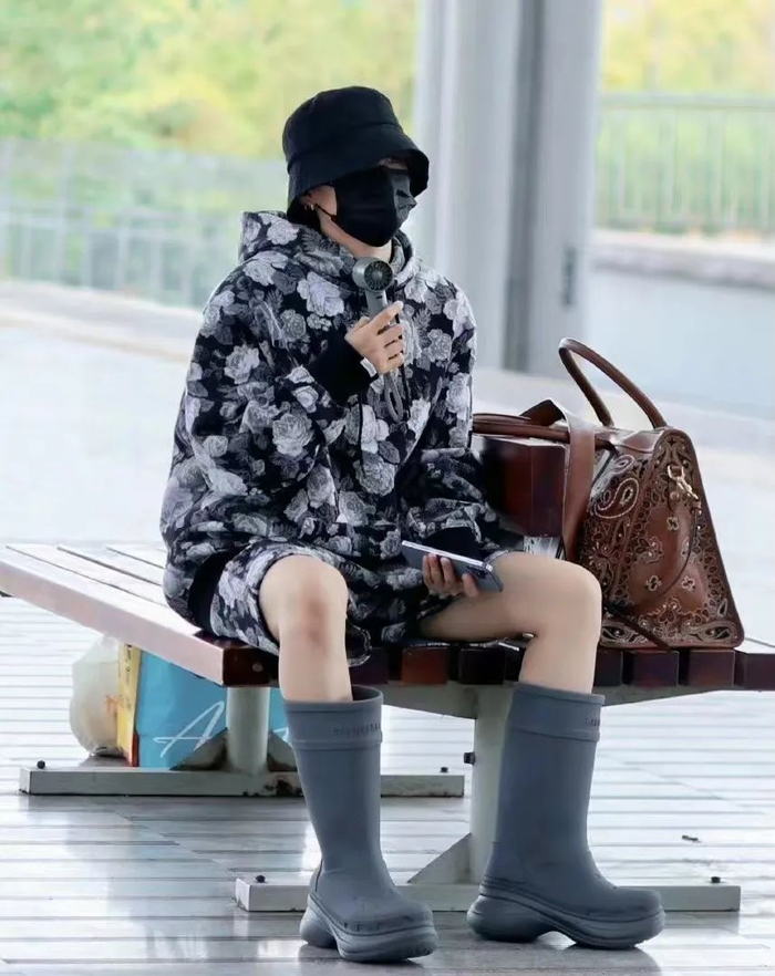质疑→理解→成为,刘雨昕演我对"丑鞋"的态度|crocs|刘雨昕|洞洞鞋