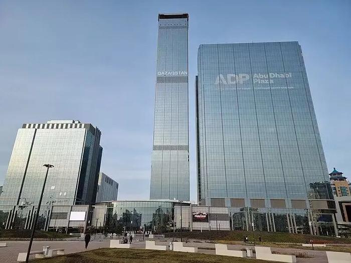 哈萨克斯坦和中亚最高的摩天大楼是位于阿斯塔纳的阿布扎比广场综合