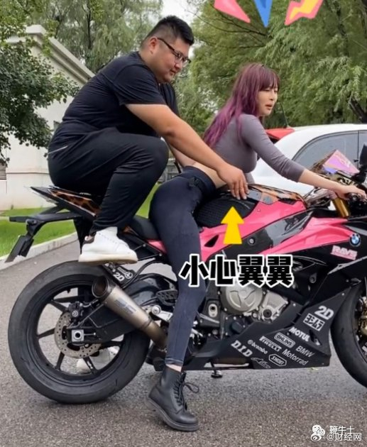 对比papi酱近90天只接了4个商单.