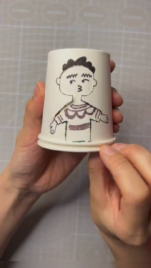 纸杯动画,变脸小人,快跟孩子一起做起来吧!
