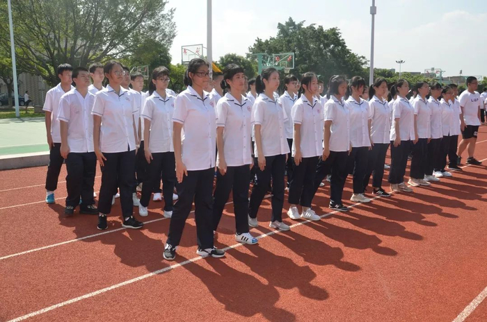 各地中学校服大盘点,这几所真好看!|中学|惠州市|深圳市_新浪新闻