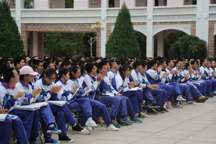 银川六中你觉得哪个中学的校服最好看?