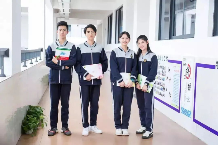 各地中学校服大盘点,这几所真好看!|中学|惠州市|深圳市_新浪新闻
