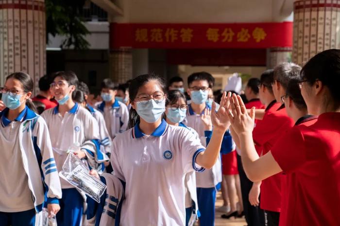 各地中學校服大盤點,這幾所真好看!|中學|惠州市|深圳市_新浪新聞