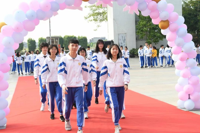 各地中学校服大盘点,这几所真好看!|中学|惠州市|深圳市_新浪新闻