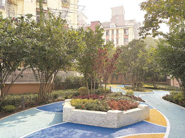             小区内增加了多条健身步道  本报记者  杨玉红  摄          