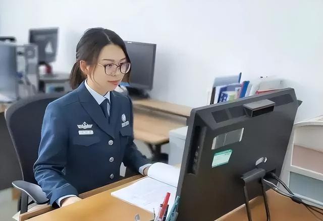 没看错,军队人员在地方兼职|军队文职人员条例_新浪新闻
