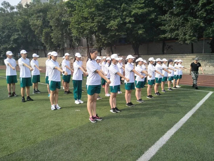 各地中学校服大盘点,这几所真好看!|中学|惠州市|深圳市_新浪新闻