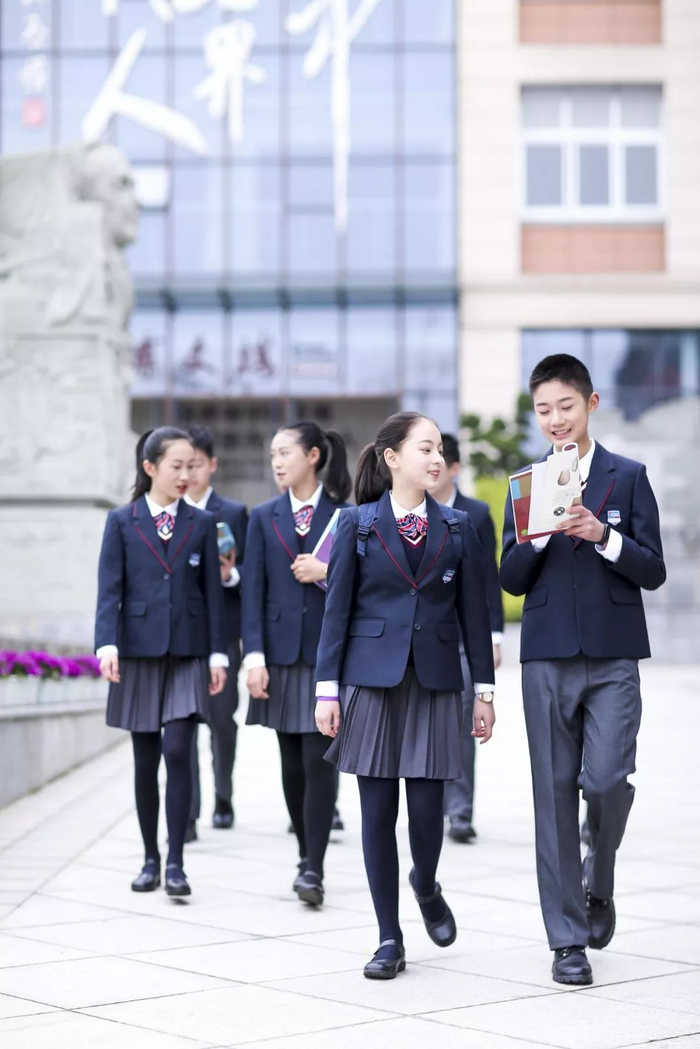 三中青岛实验高中重庆一中巴蜀中学长春外国语学校长春外国语的校服真