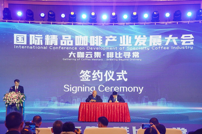 签约仪式现场。 王娅男 摄