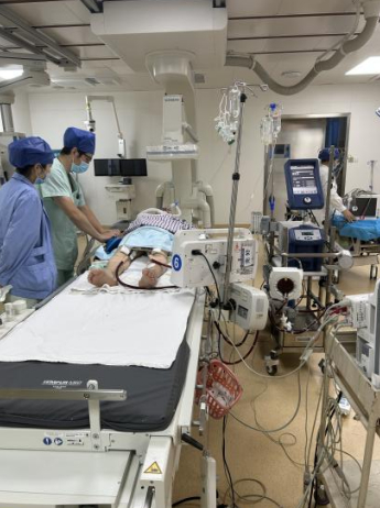 医院抢救13天将其救回|猝死|ecmo|急诊科_新浪新闻