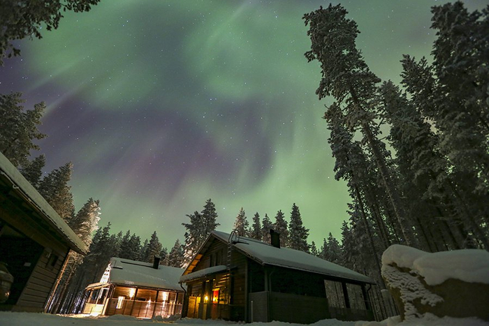 芬兰拉普兰德现璀璨北极光|芬兰|极光|太阳_新浪新闻