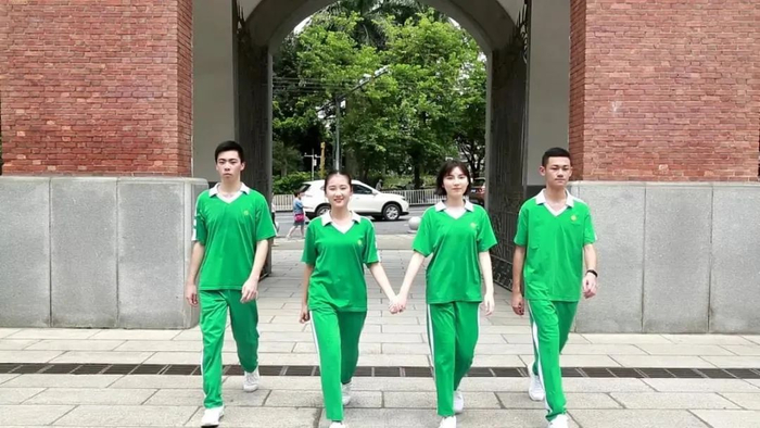 各地中学校服大盘点,这几所真好看!|中学|惠州市|深圳市_新浪新闻