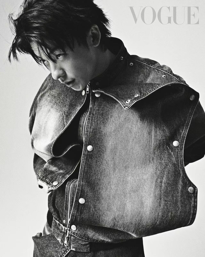 许光汉为vogue杂志12月刊拍摄的一组写真……|许光汉|vogue_新浪新闻