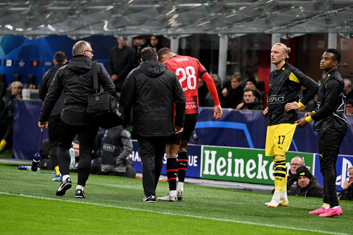 佳夫受伤离场。