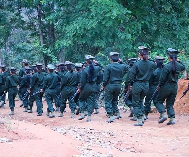 中緬邊境貨場遭襲,解放軍實彈演習,果敢軍越打越多,局勢很微妙|緬甸