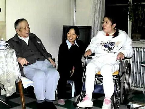 清华才女「铊中毒」30年后,50岁的朱令,还没有等到真相__财经头条