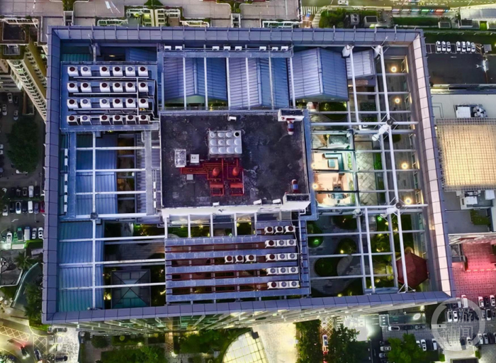 深圳新天世纪写字楼天台被指有隐秘“会所”：通