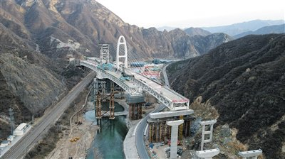 国道109新线高速安家庄特大桥顺利转体