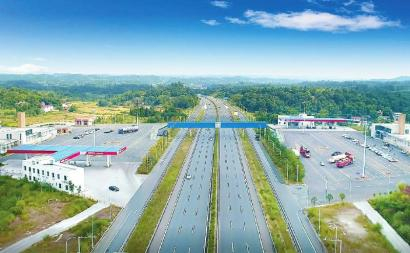 万吨级高速公路加能站。