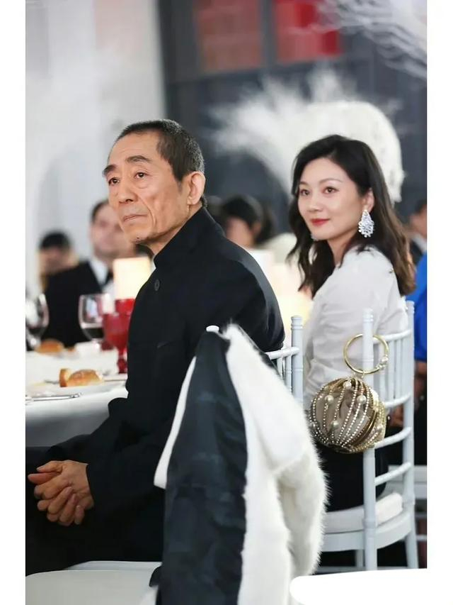 张艺谋陈婷助力儿子张壹男成巴黎名媛舞会骑士敲开上流社会大门