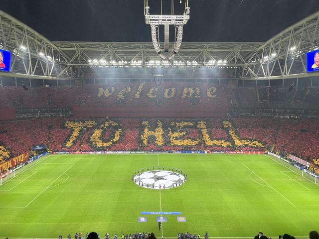 魔鬼主场加拉塔萨雷主场巨型tifo欢迎来到地狱