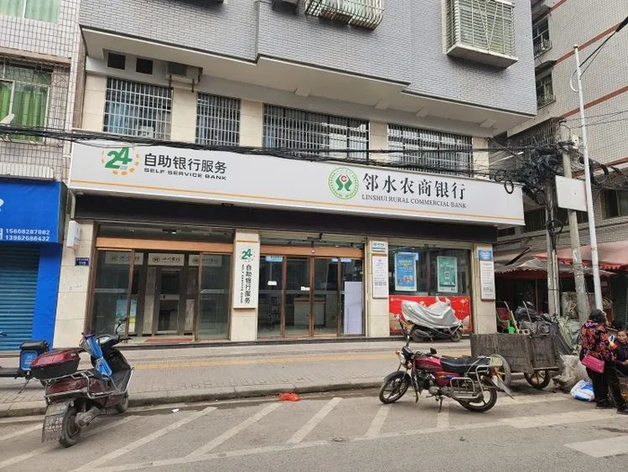 月某在邻水农村商业银行丰禾支行任职。  摄影/上游新闻记者 李文滔 