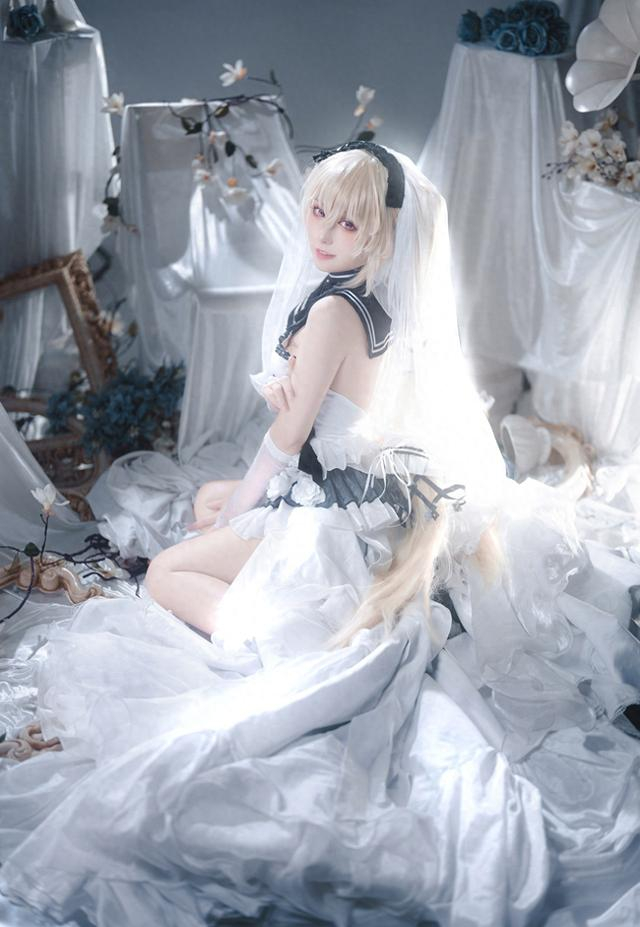 《碧蓝航线 》可畏 梳妆的大小姐cosplay