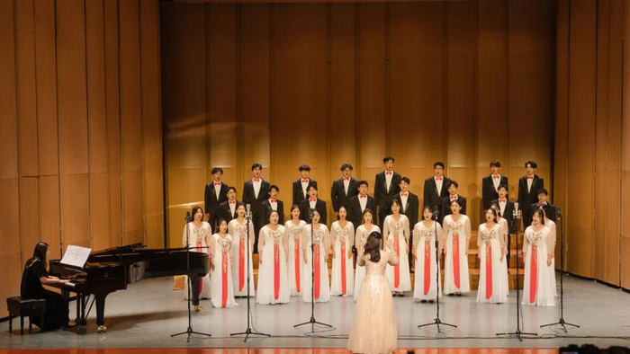 《运河的流水》《壮美延安》 烟台汽车工程职业学院《小溪》《深笑》