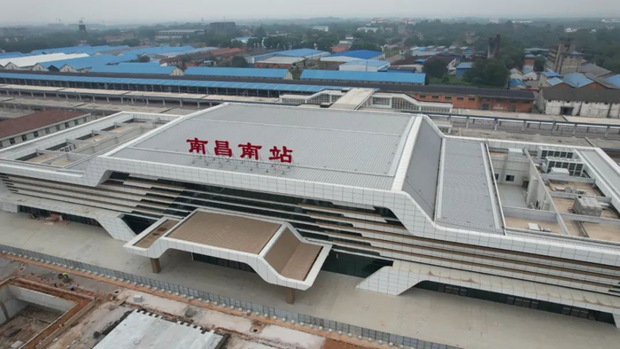 南昌南站(原横岗站)是南昌县首个高铁车站,处于国家"八纵八横"高速