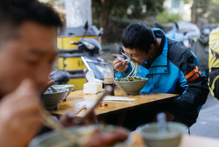 穿梭在肿瘤医院的外卖员:吃饭是生死之间的大事