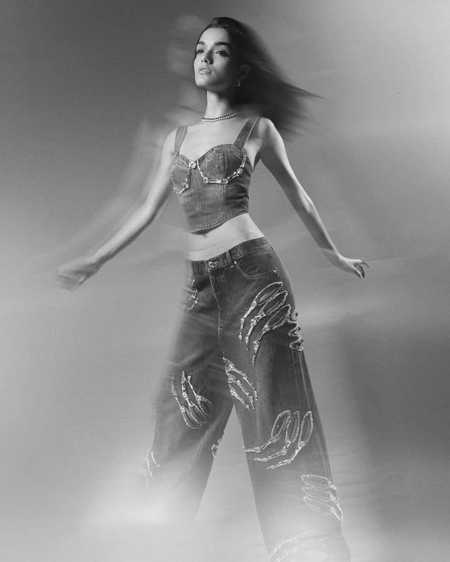 "白雪公主"瑞秋到场观战nba|瑞秋|白雪公主|直播_新浪新闻