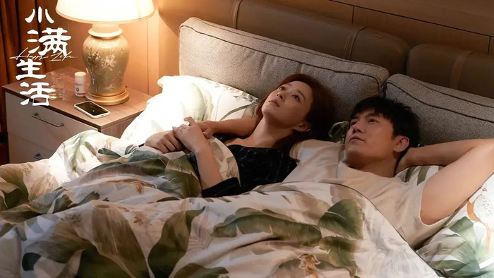 叶逸凡和何嘉如是一对典型的恩爱中产夫妻,两个人职业体面,生活和工作