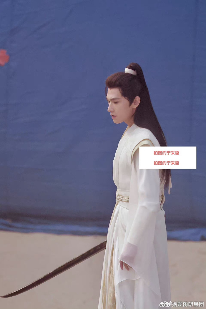 杨洋凡人修仙传古装生图,又在皱眉_新浪新闻