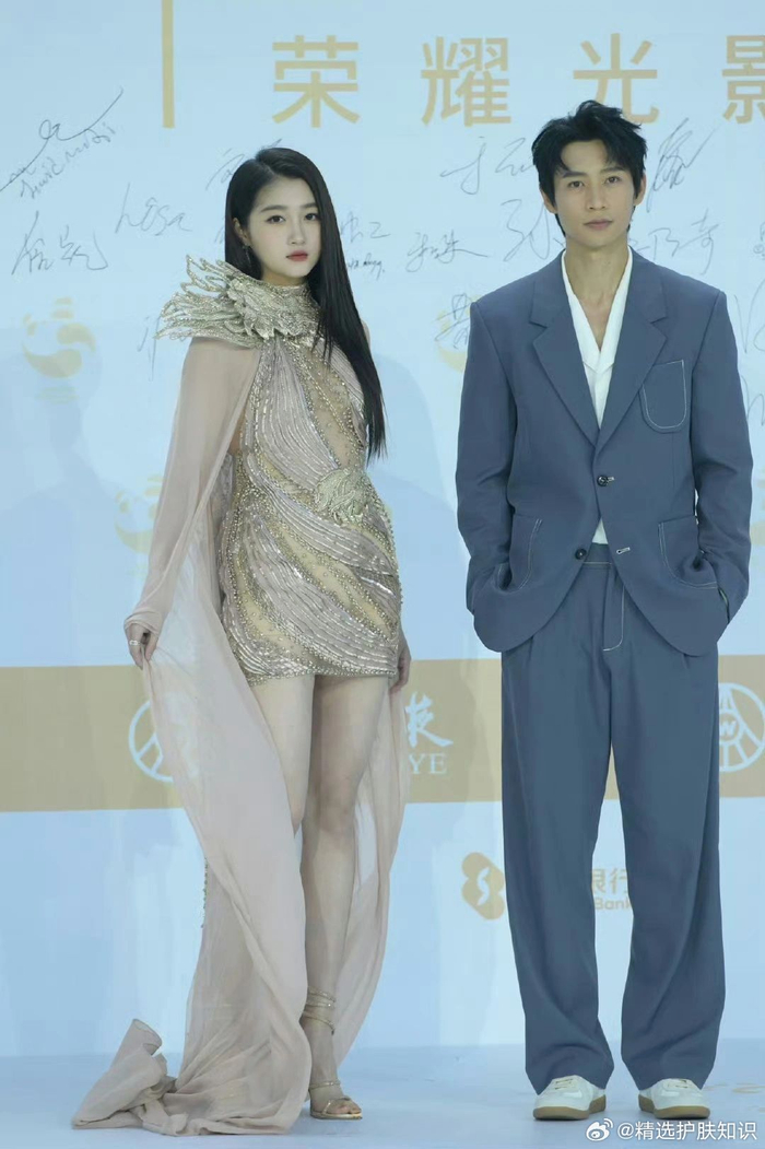 真的很少有人能抗住关晓彤的身高……|关晓彤|演唱会_新浪新闻