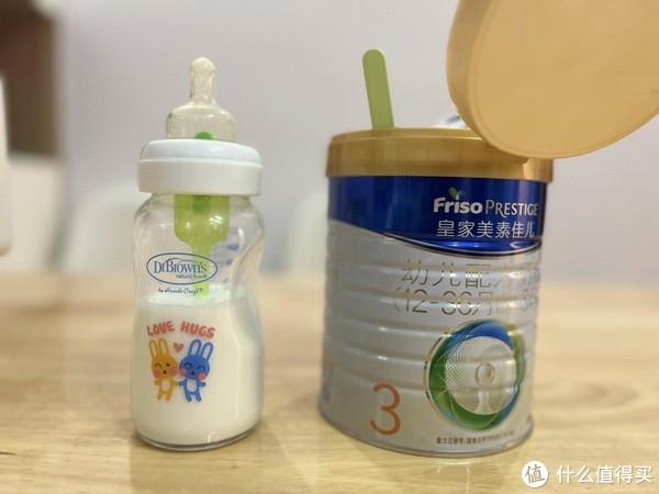 提升宝宝免疫力，请为他准备一款乳铁蛋白奶粉