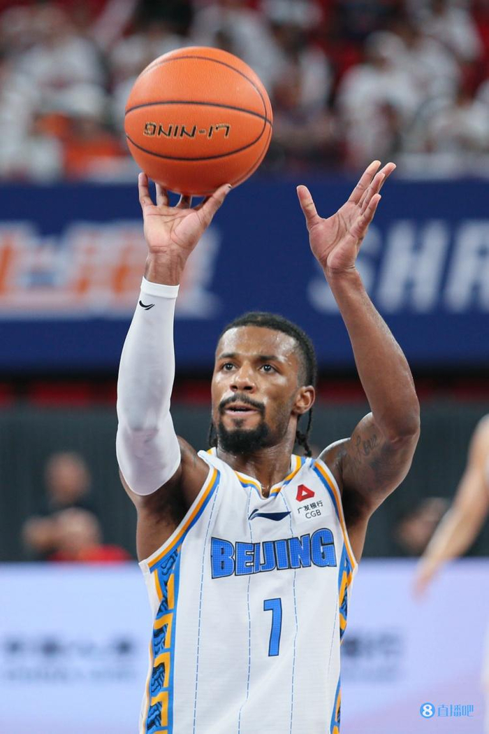 勇方方:埃文斯在欧洲完全不缺岗位 但至今还是适应不了cba|cba|埃文斯