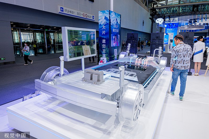 11月24日，广东省广州市，2023广州车展宁德时代动力电池、磷酸铁锂、三元锂电池 图自视觉中国