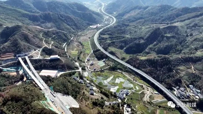 黄桶至百色铁路项目（乐业段）征地现场。图源：乐业融媒