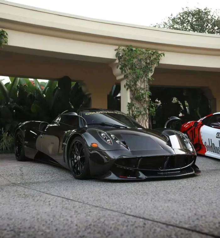 全球限量8台帕加尼pagani敞篷超跑曝光史上最强