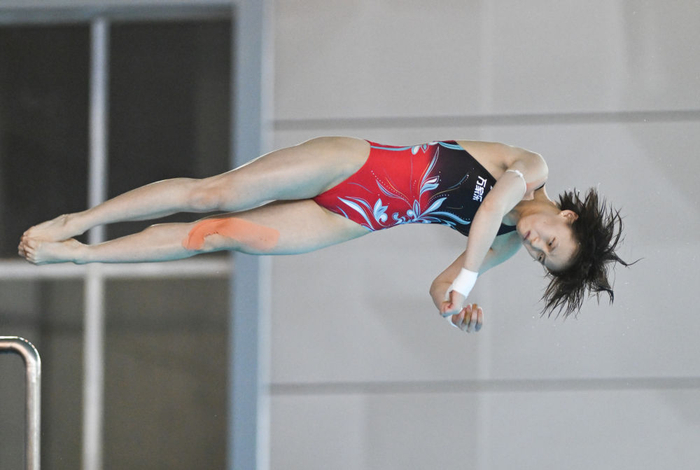 12月1日，陈芋汐在比赛中，她以432.30分获得冠军。新华社记者 程敏 摄