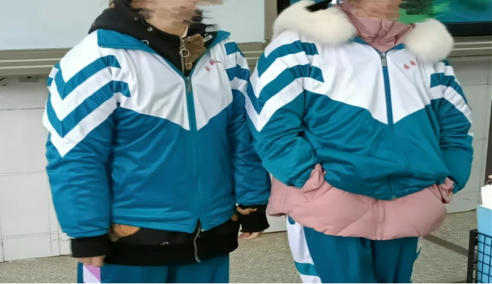 天这么冷校服外穿or内穿