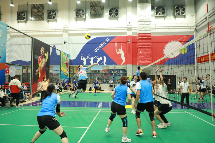 南宁高新区举办职工混合气排球比赛