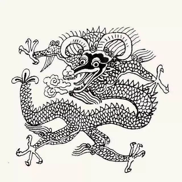 清朝，对「龙」的使用依然严格，只有非常重要的物品上才能有龙的形象，例如：龙袍、旗帜，以及邮票！
