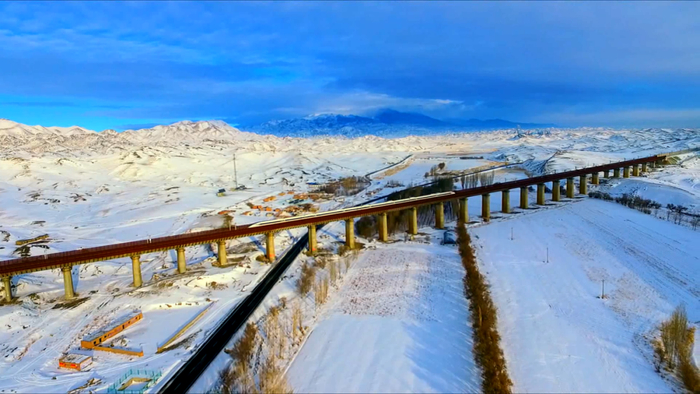 国铁开通乌鲁木齐至阿勒泰专列,配酒吧车厢|新疆|阿勒泰|乌鲁木齐市