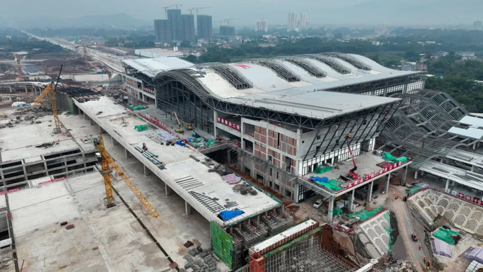 31公里,西起南宁市南宁东站,东止玉林市玉林北站.