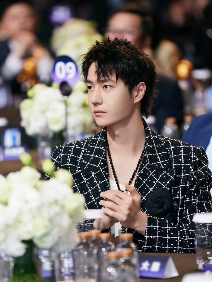 王一博的新商务代言被热议了……|王一博_新浪新闻