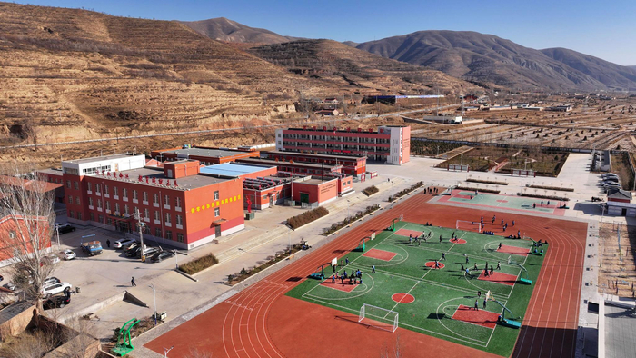 宁夏固原市西吉县沙沟中学全景(12月1日摄,无人机照片).