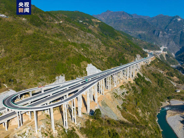 巫镇高速是国家高速公路网银百高速联络线(陕西安康—湖北来凤)g6911